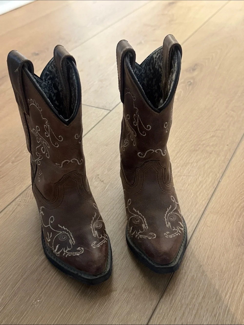 Brown Embroidered Western Cowboy Boots